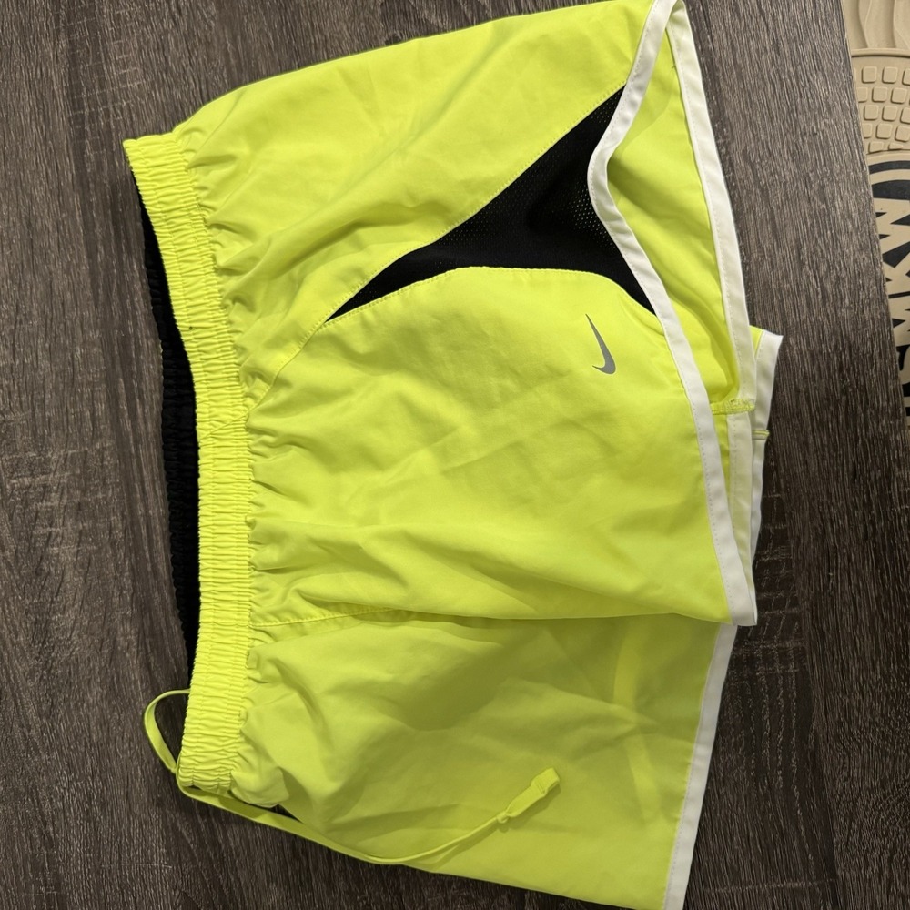 Nike Women's Dri FIT Tempo Running Shorts Medium Yellow 3" Lined - Picture 5 of 11